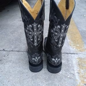 Womens boots $100.00